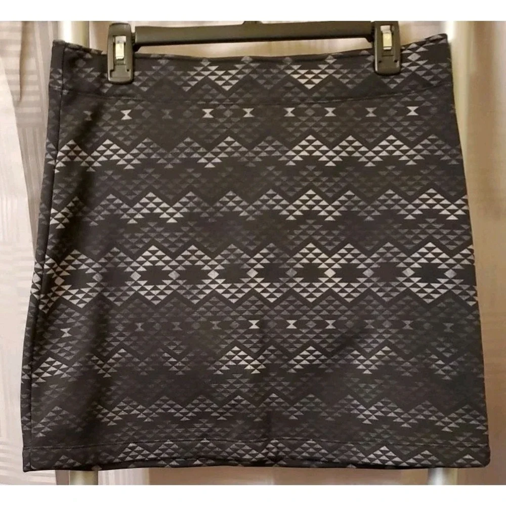 Athleta Black Skirt Medium Geometric Pull On‎ Athleisure Casual
